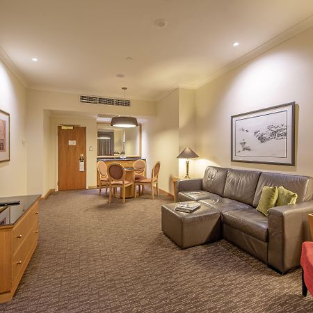 فندق دوكستون بيرث المظهر الخارجي الصورة A suite at the Fullerton Hotel