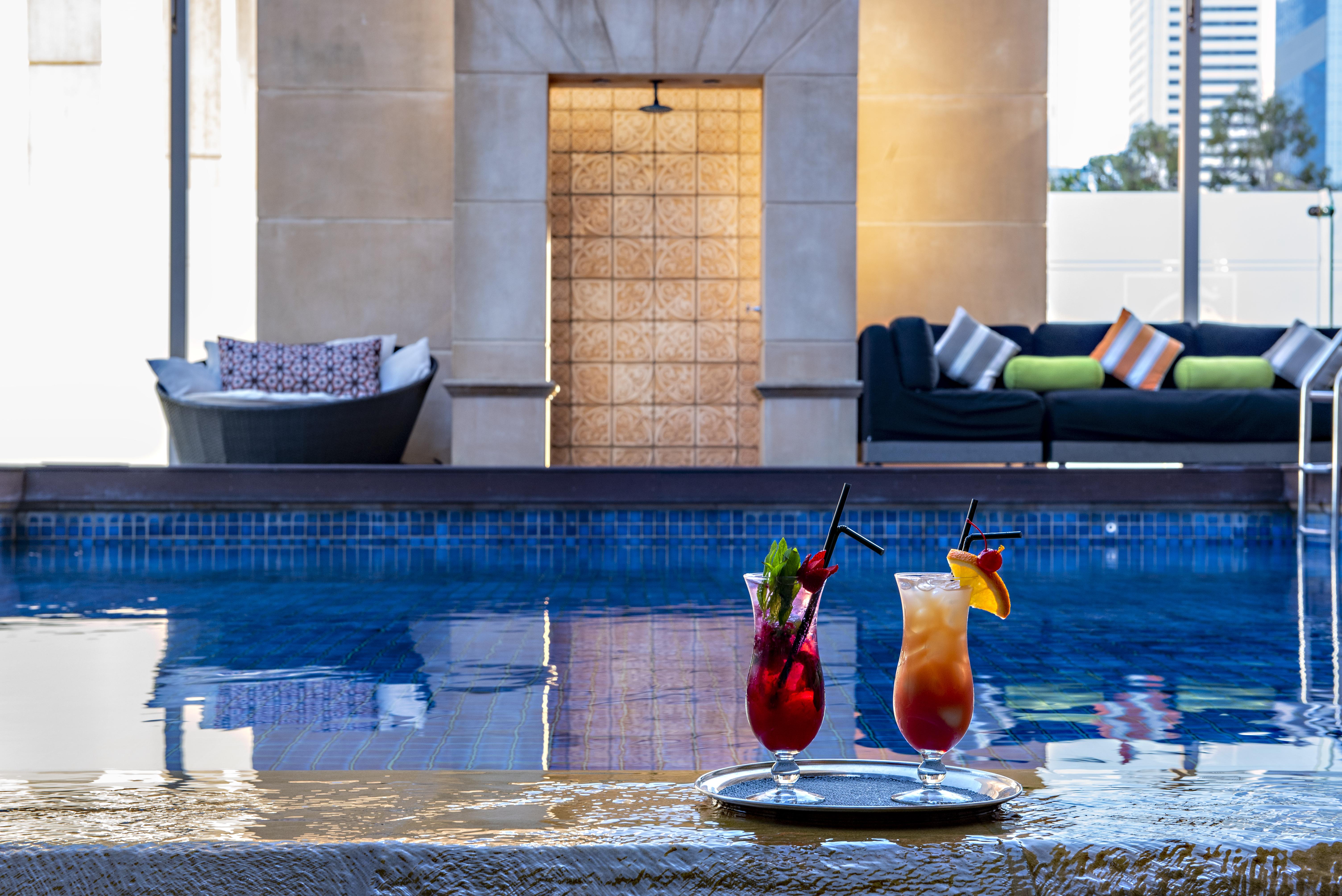 فندق دوكستون بيرث المظهر الخارجي الصورة Pool at the hotel