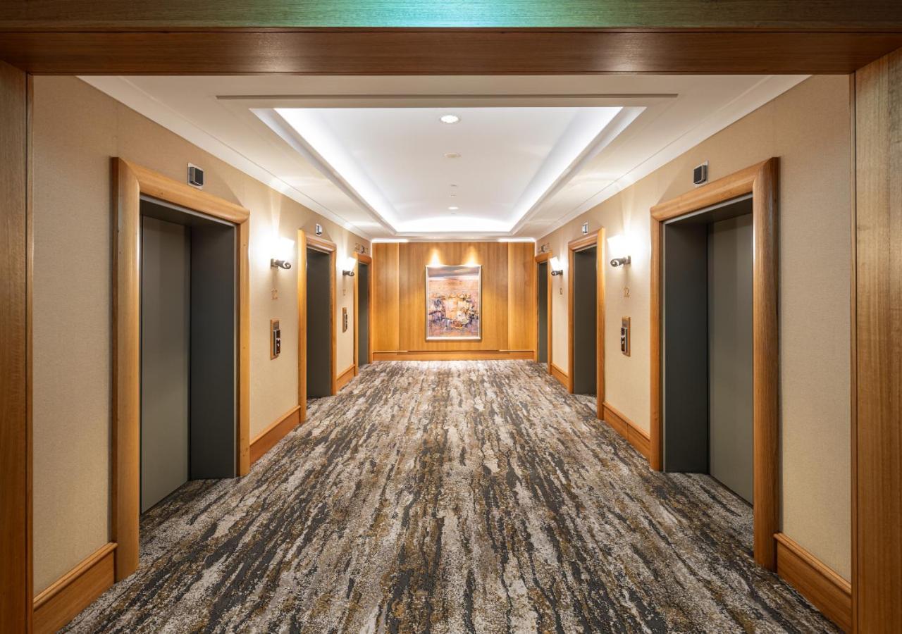 فندق دوكستون بيرث المظهر الخارجي الصورة The elevators at the 10th floor