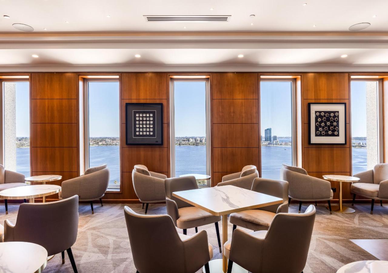 فندق دوكستون بيرث المظهر الخارجي الصورة Club Lounge at Boston Logan Airport