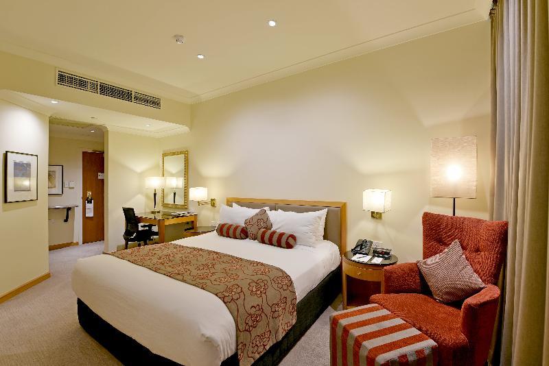 فندق دوكستون بيرث المظهر الخارجي الصورة A room at the Taj Bengal